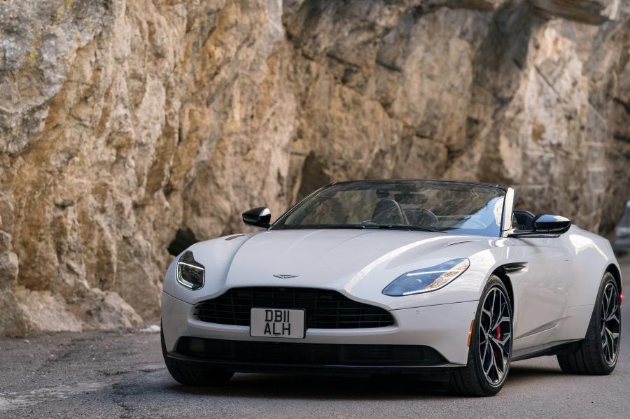  Aston Martin DB11 V8 Volante 2018 года  (NA) (фото 14 из 40)